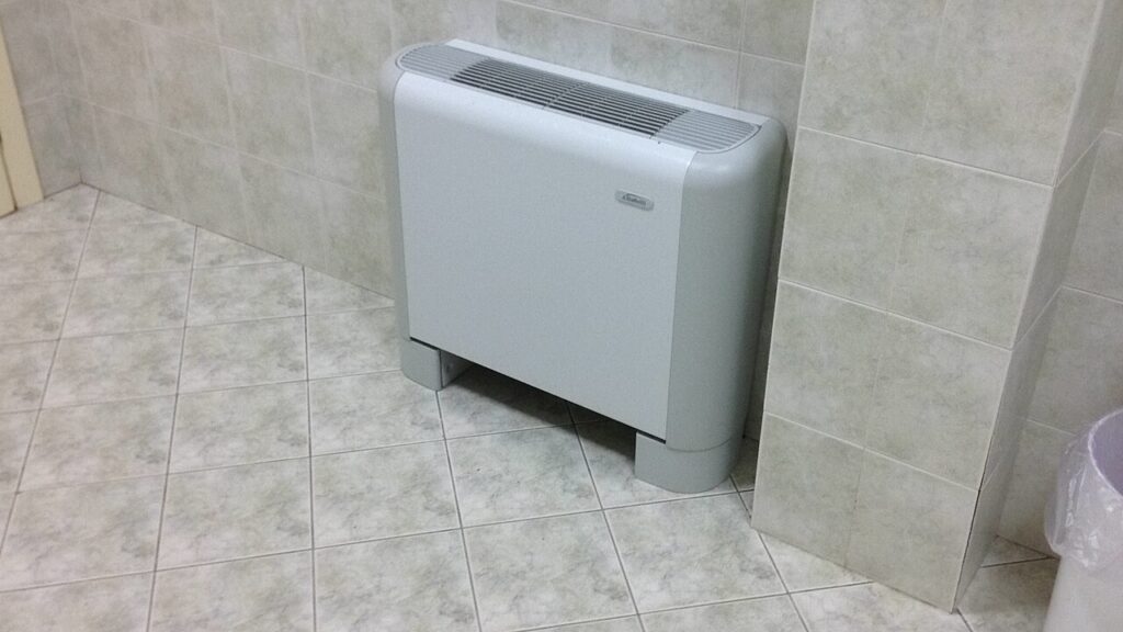 床置き型のファンコイルユニット(FCU)各部屋に置いて、その部屋だけを冷暖する小型の機器