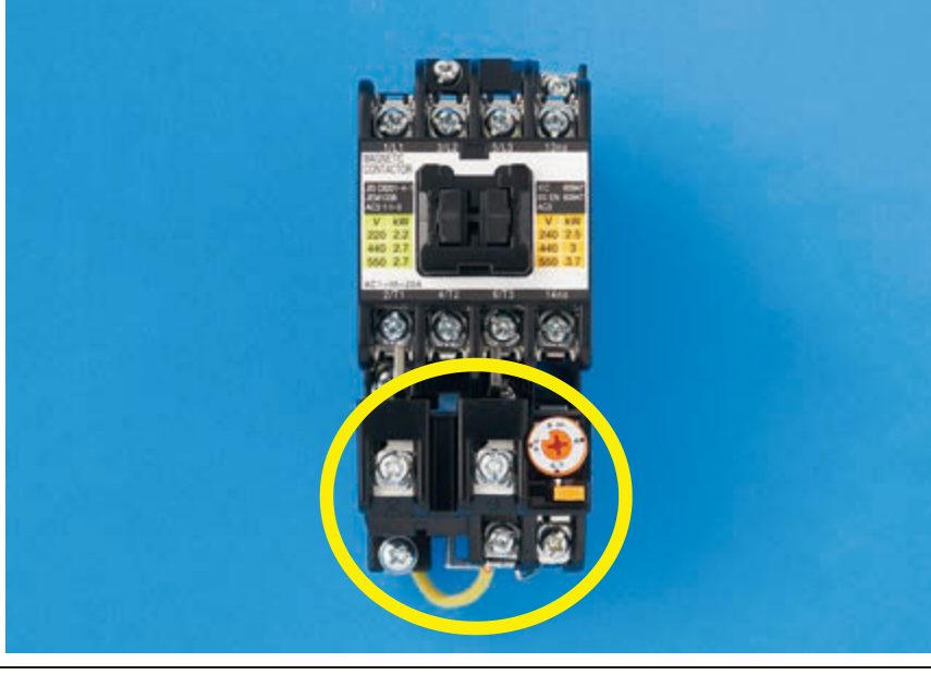 令和6年度下期 第二種電気工事士 学科 問17 の写真（電磁開閉器と熱動継電器）